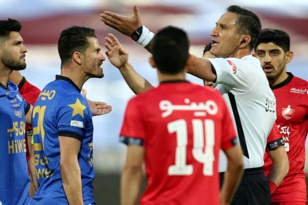 فیلم| استقلال یا پرسپولیس؛ کدام تیم بیشتر از اشتباهات داوری ضرر کرده است؟ | دیلی 3