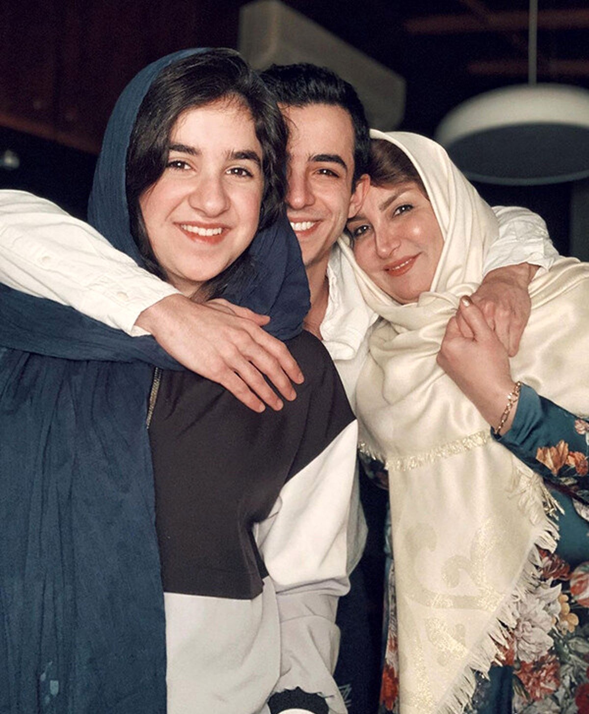 علی شادمان و گلشیفته فراهانی چه نسبتی دارند؟: مادر واقعی علی شادمان کیست؟ | دیلی 3