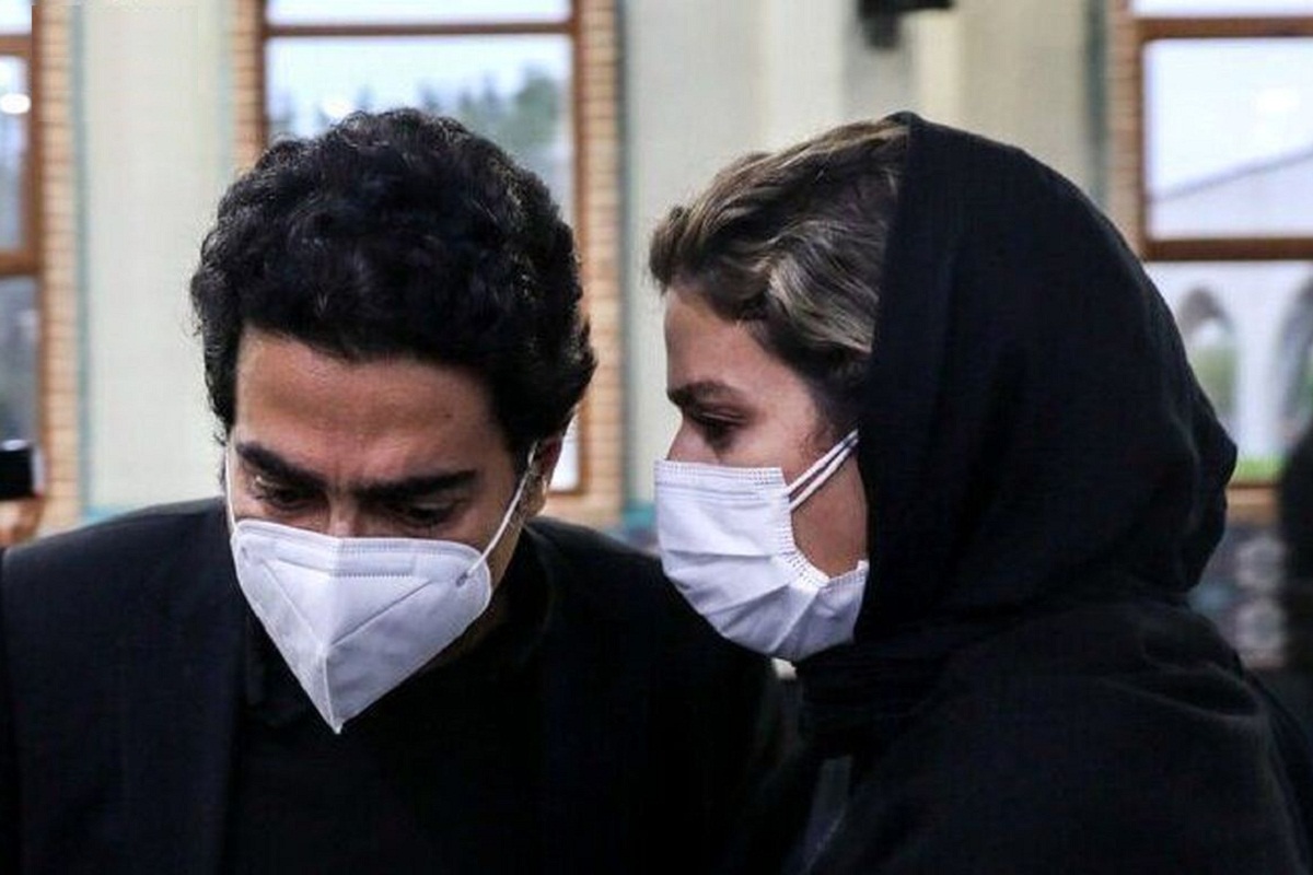 فیلم| اهدای گل همایون شجریان به سحر دولتشاهی در کنسرت فیلم| اهدای گل همایون شجریان به سحر دولتشاهی در کنسرت | دیلی 3