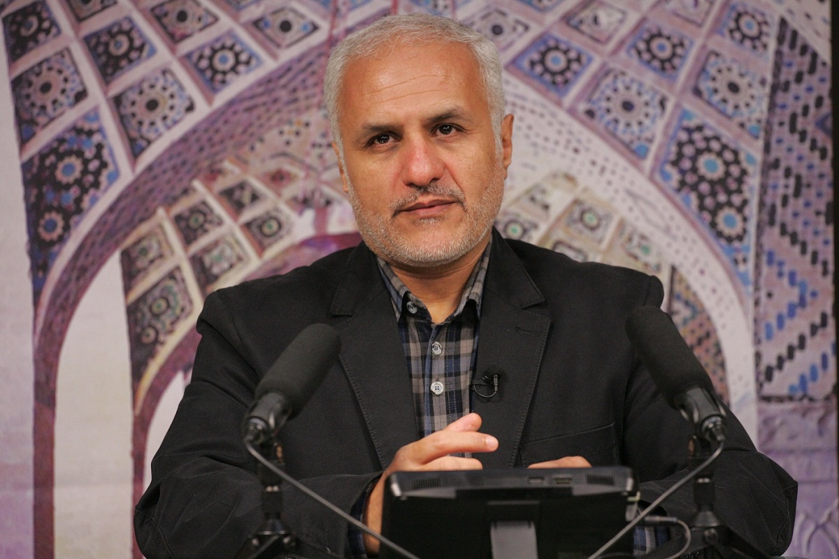 فیلم| توهین جنجالی حسن عباسی به بازیکنان فوتبال: اگر دین داشتید فوتبالیست نمی شدید! | دیلی 3