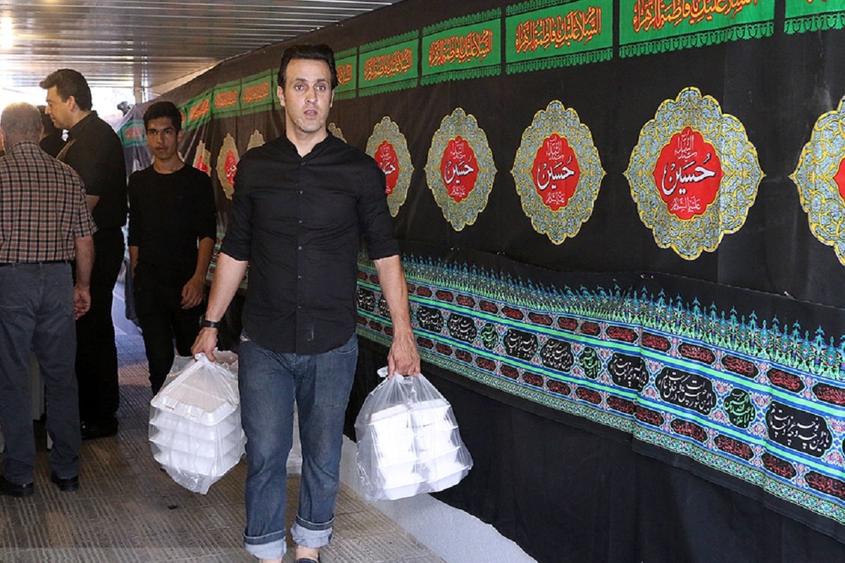 عکس| نذری دادن علی کریمی در ماه محرم؛ چرخش 180 درجه ای فوتبالیست پای کار امام حسین (ع) | دیلی 3