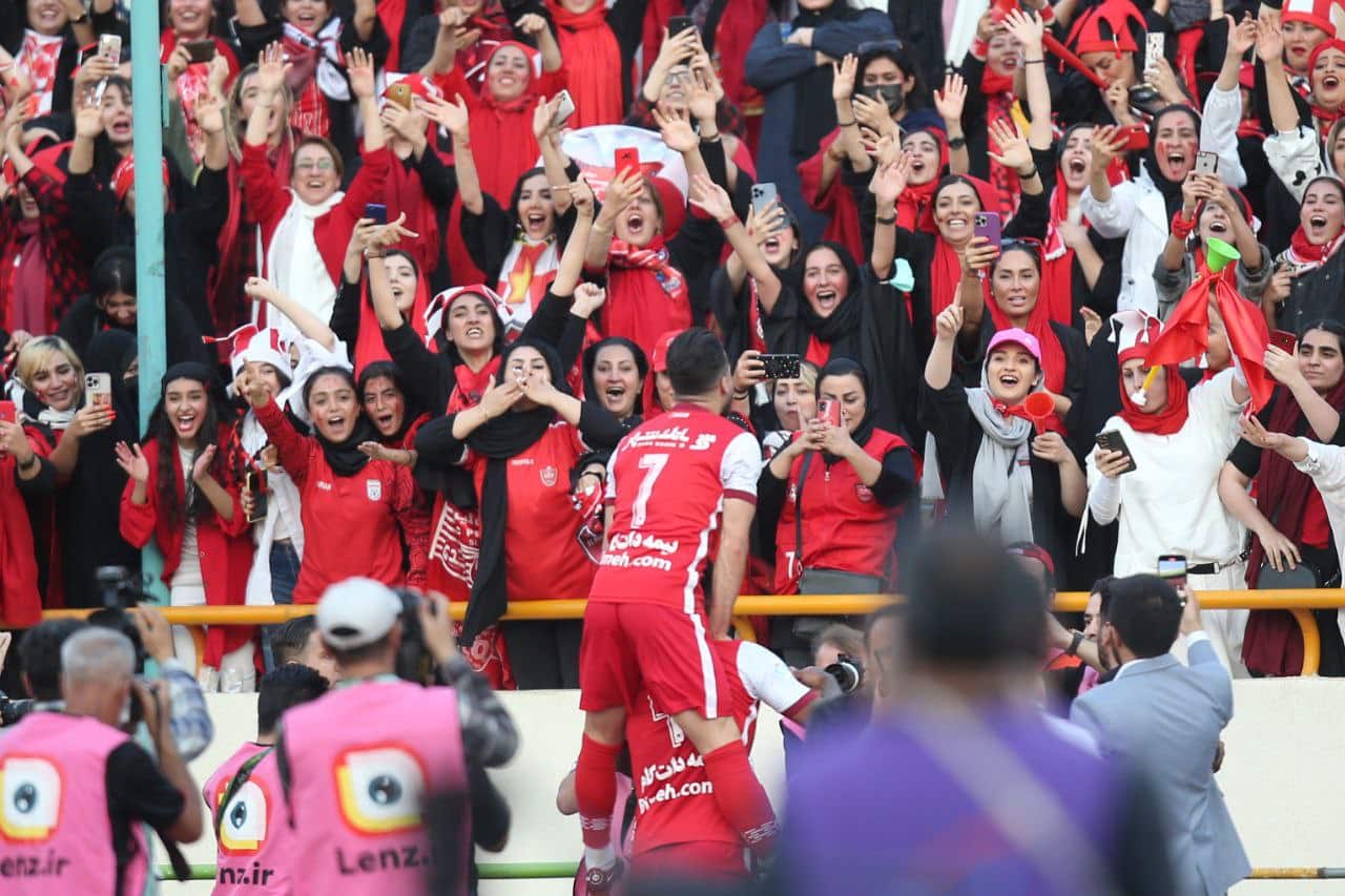 واکنش باشگاه سپاهان به توهین وقیحانه هواداران به دختران پرسپولیس | دیلی 3