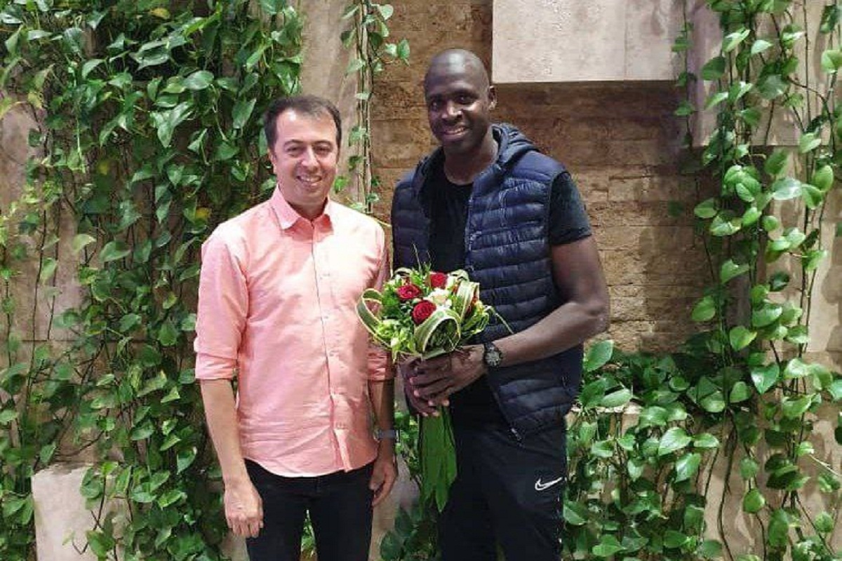 شیخ دیاباته برای پیوستن به پرسپولیس وارد تهران شد | دیلی 3