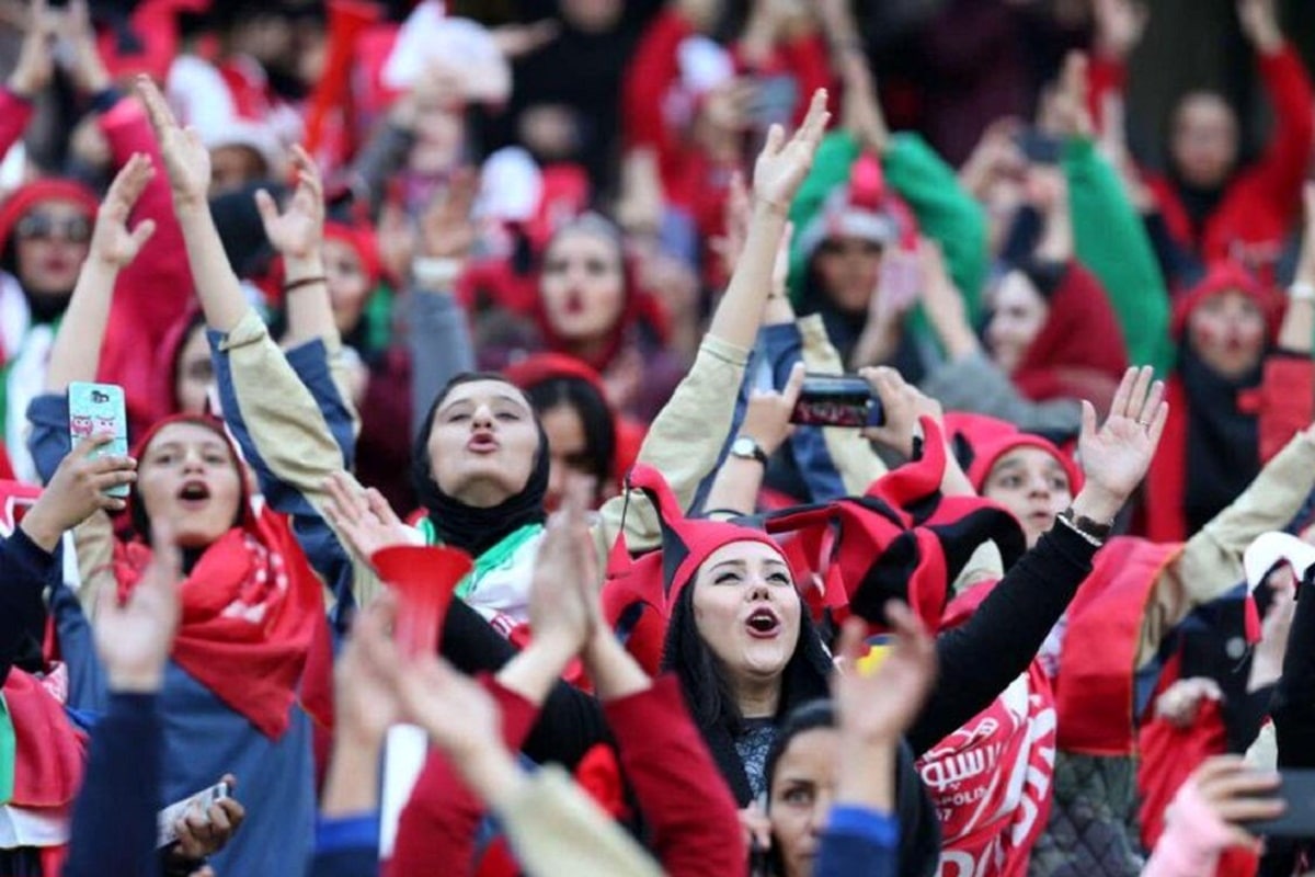 عاقبت ورود زنان به ورزشگاه؛ توهین بی شرمانه هواداران سپاهان به دختران پرسپولیس | دیلی 3