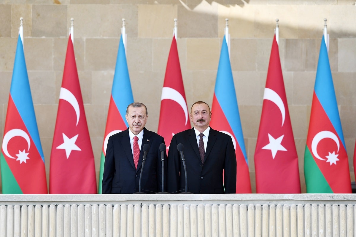 فیلم| آبروریزی الهام علی اف و اردوغان مقابل سربازان ارتش فیلم| آبروریزی الهام علی اف و اردوغان مقابل سربازان ارتش | دیلی 3