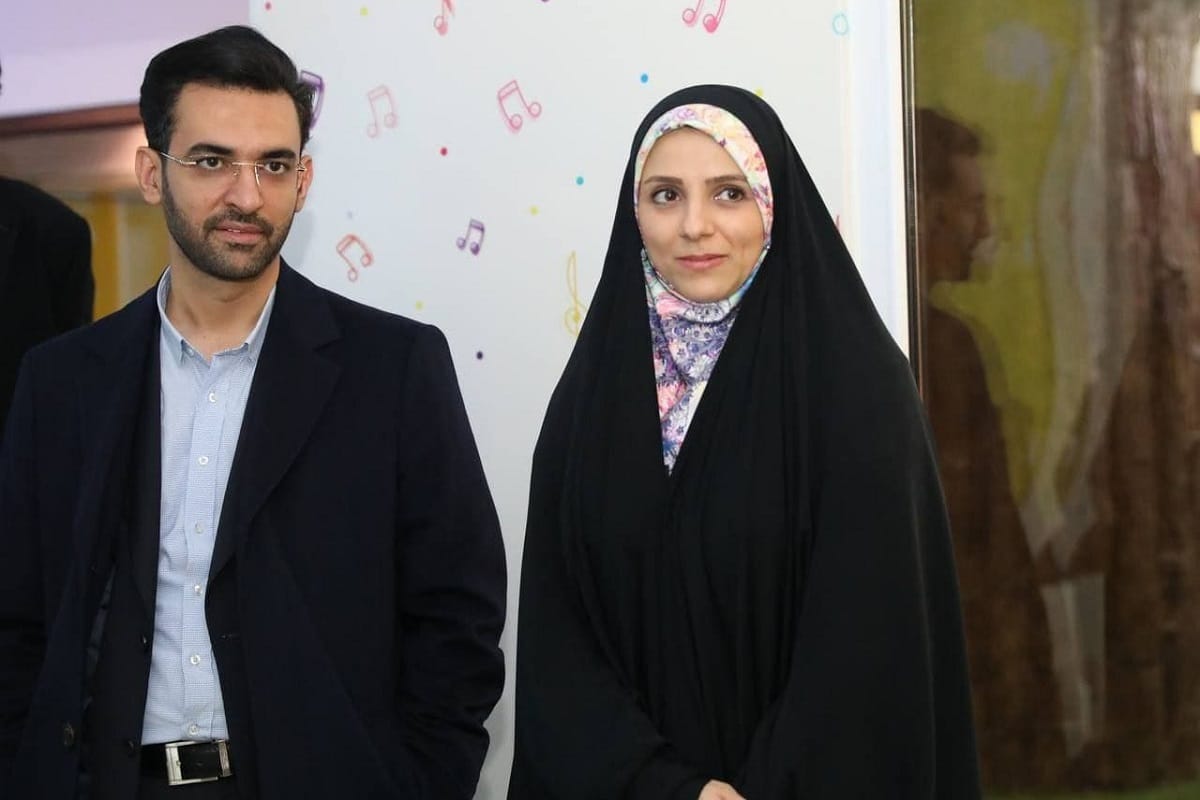 عکس| واکنش آذری جهرمی به پیامک کشف حجاب و امر به معروف با سطل ماست! | دیلی 3