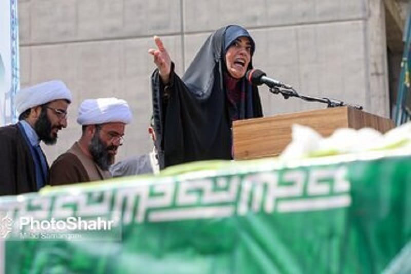 عکس| سخنرانی الهام چرخنده در مراسم تشییع پیکر شهدای مرزبانی عکس| سخنرانی الهام چرخنده در مراسم تشییع پیکر شهدای مرزبانی | دیلی 3