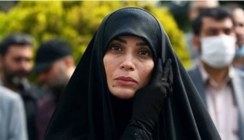عکس| سخنرانی الهام چرخنده در مراسم تشییع پیکر شهدای مرزبانی عکس| سخنرانی الهام چرخنده در مراسم تشییع پیکر شهدای مرزبانی | دیلی 3