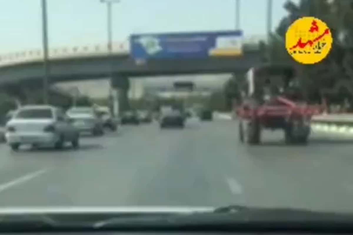 فیلم| رانندگی دیوانه وار یک راننده تراکتور در بزرگراه‌ مشهد | دیلی 3