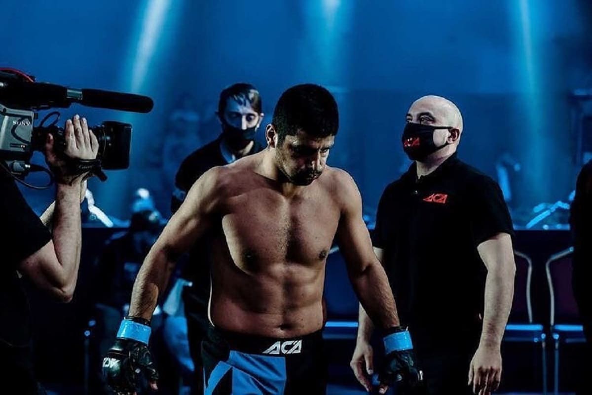 فیلم| مبارزه مازیار الهامی با حریف آذربایجانی در مسابقات MMA | دیلی 3