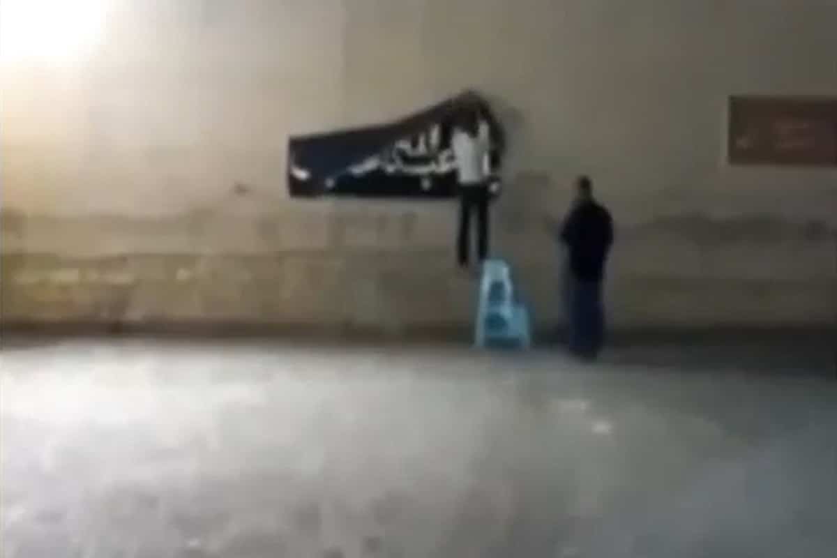 فیلم| پایین کشیدن پرچم امام حسین (ع) در جمهوری آذربایجان؛ نصب نمادهای همجنسگرایی آزاد! | دیلی 3