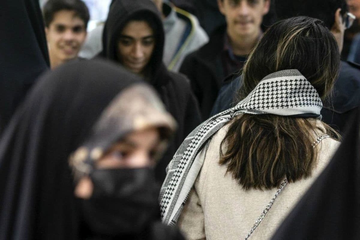 عکس| ممانعت از ورود زنان بدحجاب و هنجارشکن به بیمارستان های لاهیجان | دیلی 3