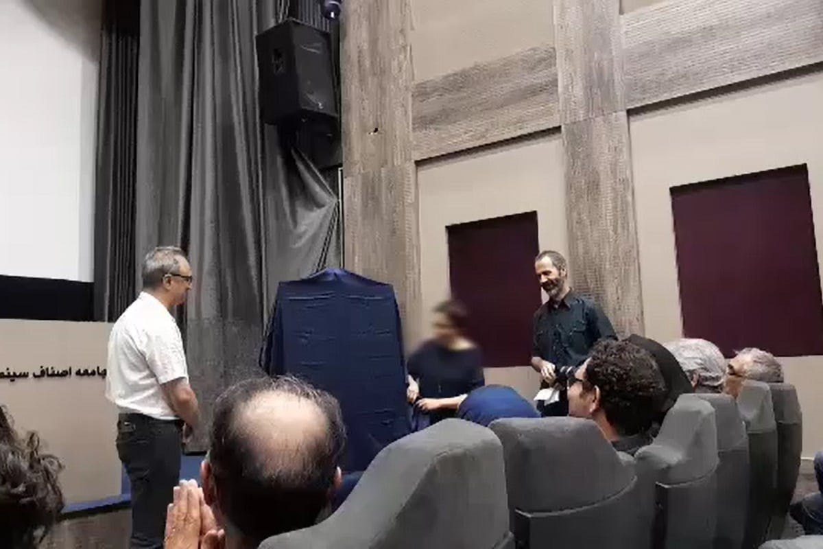 فیلم| هنجارشکنی در مراسم رونمایی از پوستر جشنواره فیلم کوتاه ایسفا | دیلی 3