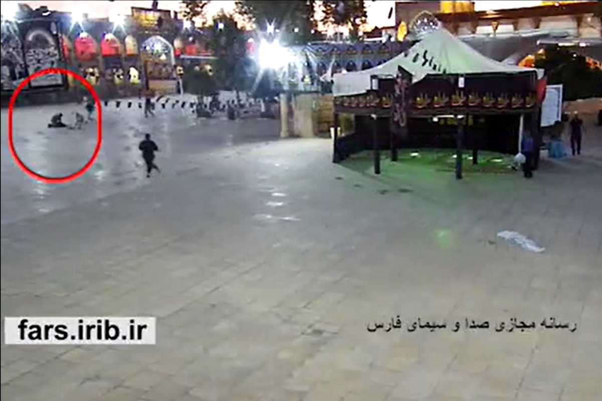 فیلم| لحظه دستگیری تروریست مهاجم به حرم شاهچراغ (ع) شیراز فیلم| لحظه دستگیری تروریست مهاجم به حرم شاهچراغ (ع) شیراز | دیلی 3