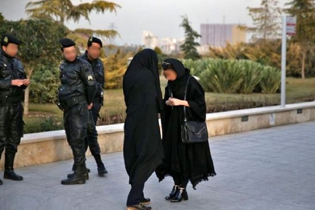 گزارش روزنامه صدا و سیما از مصائب آمران به معروف حجاب در سال 1402 گزارش روزنامه صدا و سیما از مصائب آمران به معروف حجاب در سال 1402 | دیلی 3