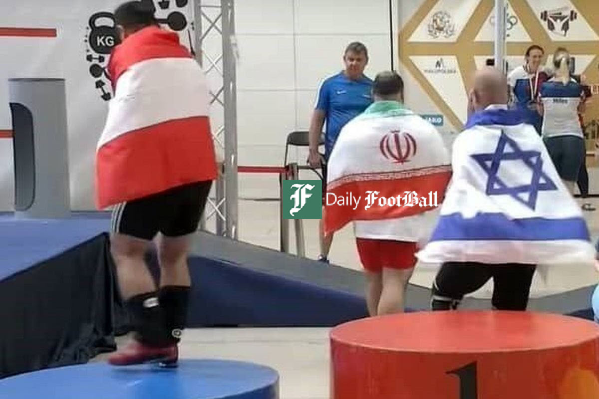عکس| استقبال و تجلیل مسئولان محلی از ورزشکار هتاک به آرمان های انقلاب اسلامی | دیلی 3