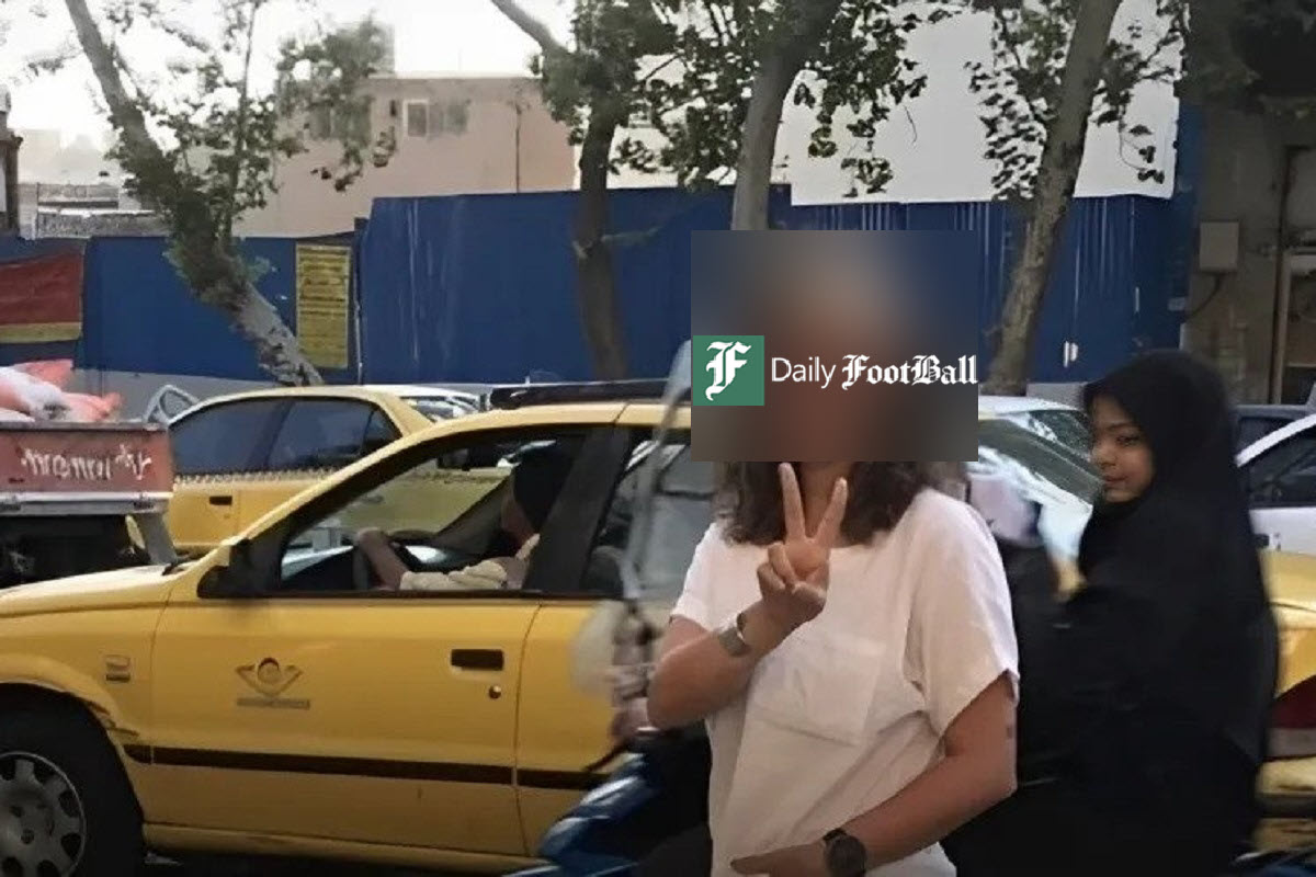 عکس| عاقبت حمایت راننده تاکسی از کشف حجاب زنان مسافر | دیلی 3