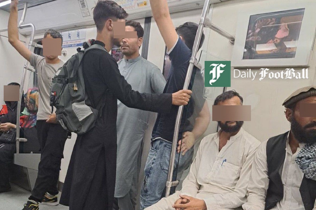 عکس| اینجا افغانستان نیست؛ تصویری عجیب از حضور پرشمار مهاجران افغان در مترو تهران | دیلی 3