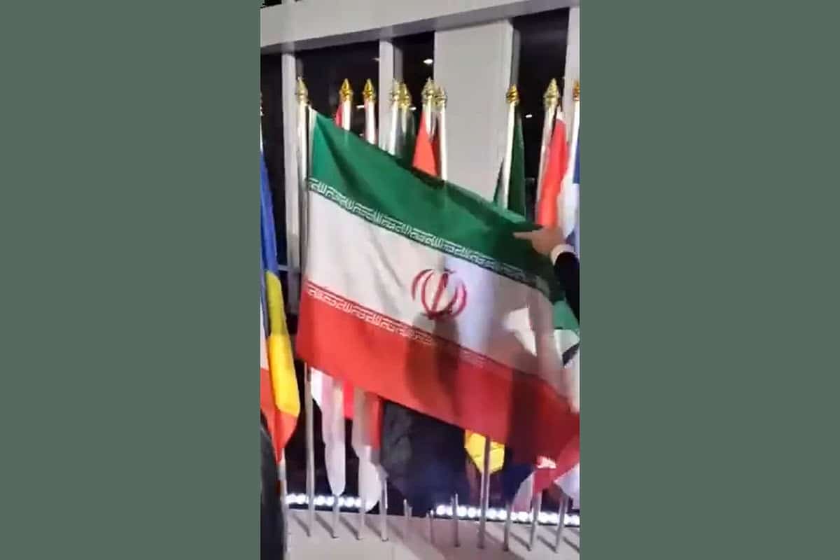 فیلم| اقدام انقلابی مربی تیم ملی موی تای ایران در مسابقات جهانی فیلم| اقدام انقلابی مربی تیم ملی موی تای ایران در مسابقات جهانی | دیلی 3