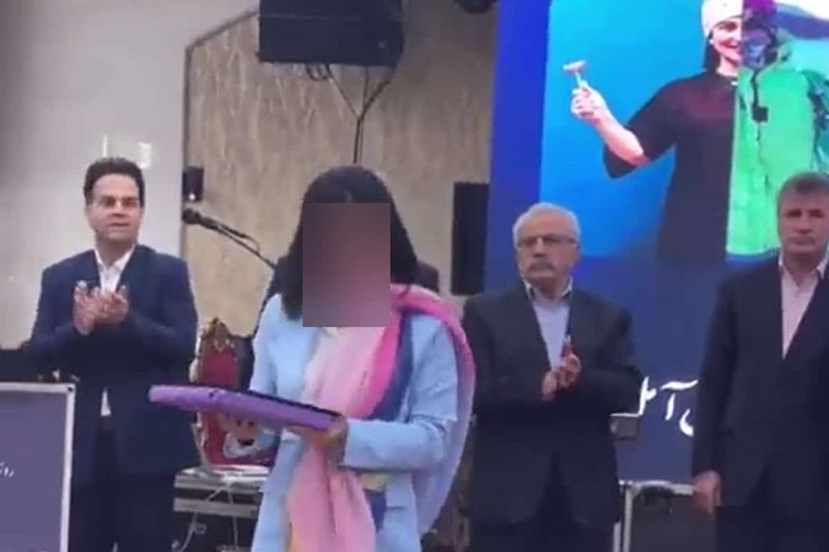 عکس| عاقبت کشف حجاب پزشک نمونه در آمل | دیلی 3