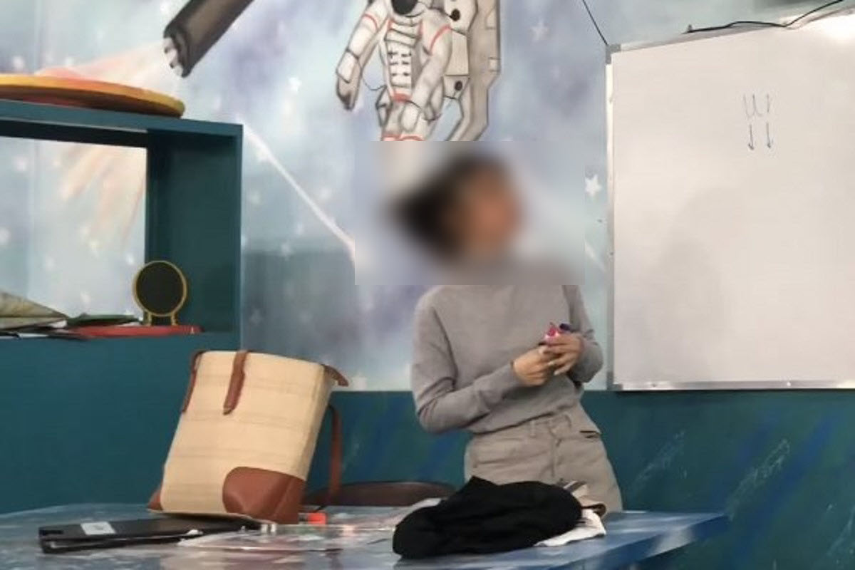 عکس| هنجارشکنی معلم بی حجاب در مدرسه؛ آموزش قانون شکنی به دانش آموزان در کلاس درس | دیلی 3