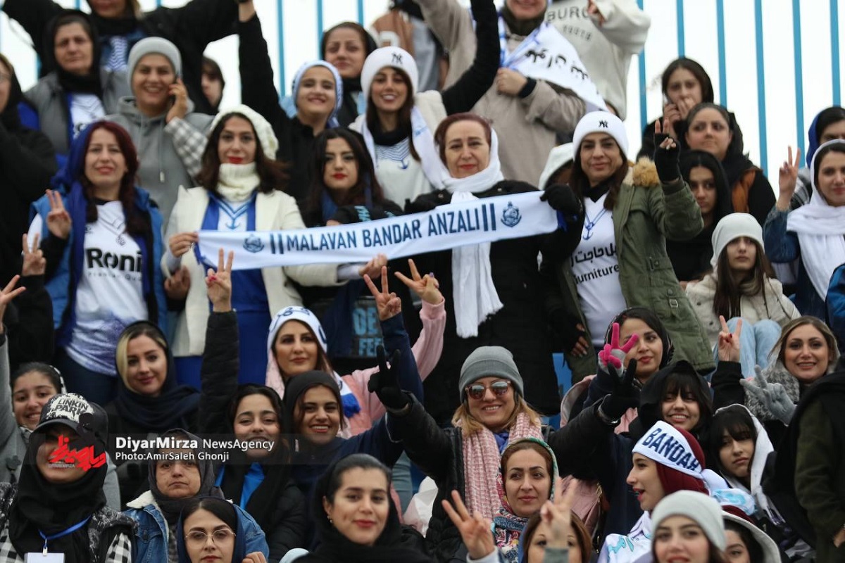 عکس| حمله انزلی چی ها به هوادار تراکتور؛ عاقبت حضور تماشاگران زن در ورزشگاه سن سیروس | دیلی 3