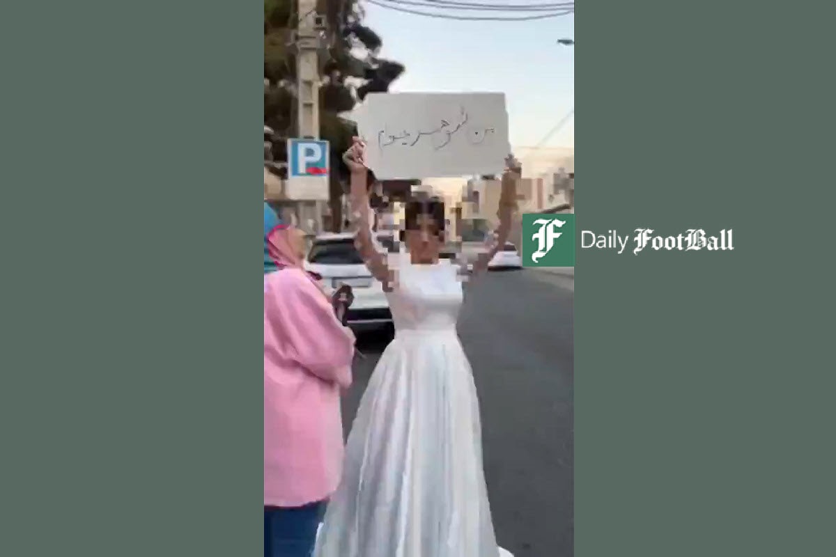 فیلم| هنجارشکنی با لباس عروس در خیابان فیلم| هنجارشکنی با لباس عروس در خیابان | دیلی 3