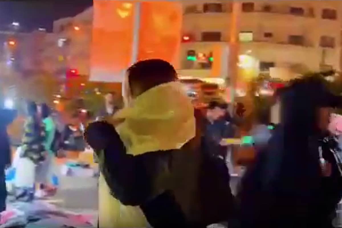 فیلم| واکنش دختران به تذکر حجاب در چهارراه ولیعصر تهران | دیلی 3