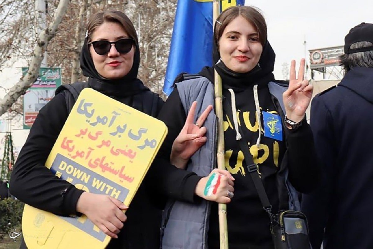 عکس| کم حجاب ها در راهپیمایی 22 بهمن | دیلی 3