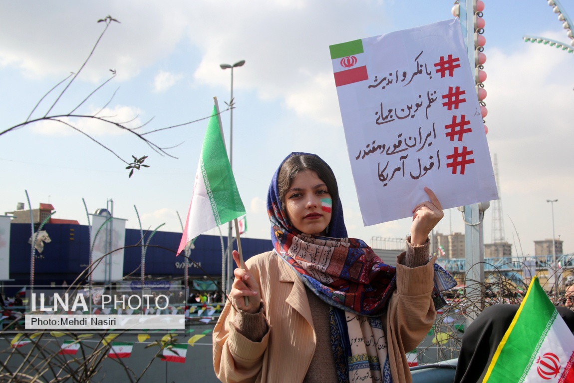 عکس| کم حجاب ها در راهپیمایی 22 بهمن | دیلی 3