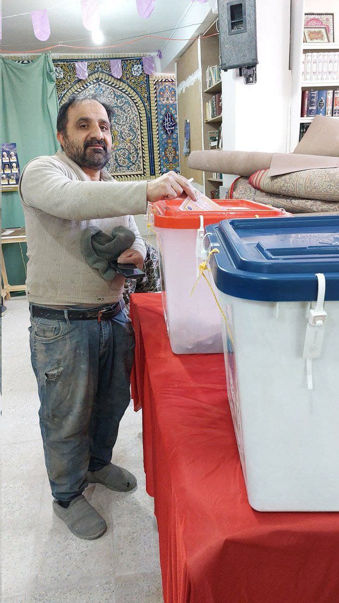 عکس| یک تار موی این کارگر شرف دارد به محمد خاتمی و امثالش! عکس| یک تار موی این کارگر شرف دارد به محمد خاتمی و امثالش! | دیلی 3