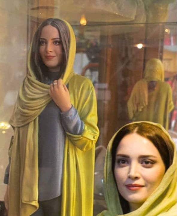عکس| رونمایی بهنوش طباطبایی از مجسمه اش | دیلی 3