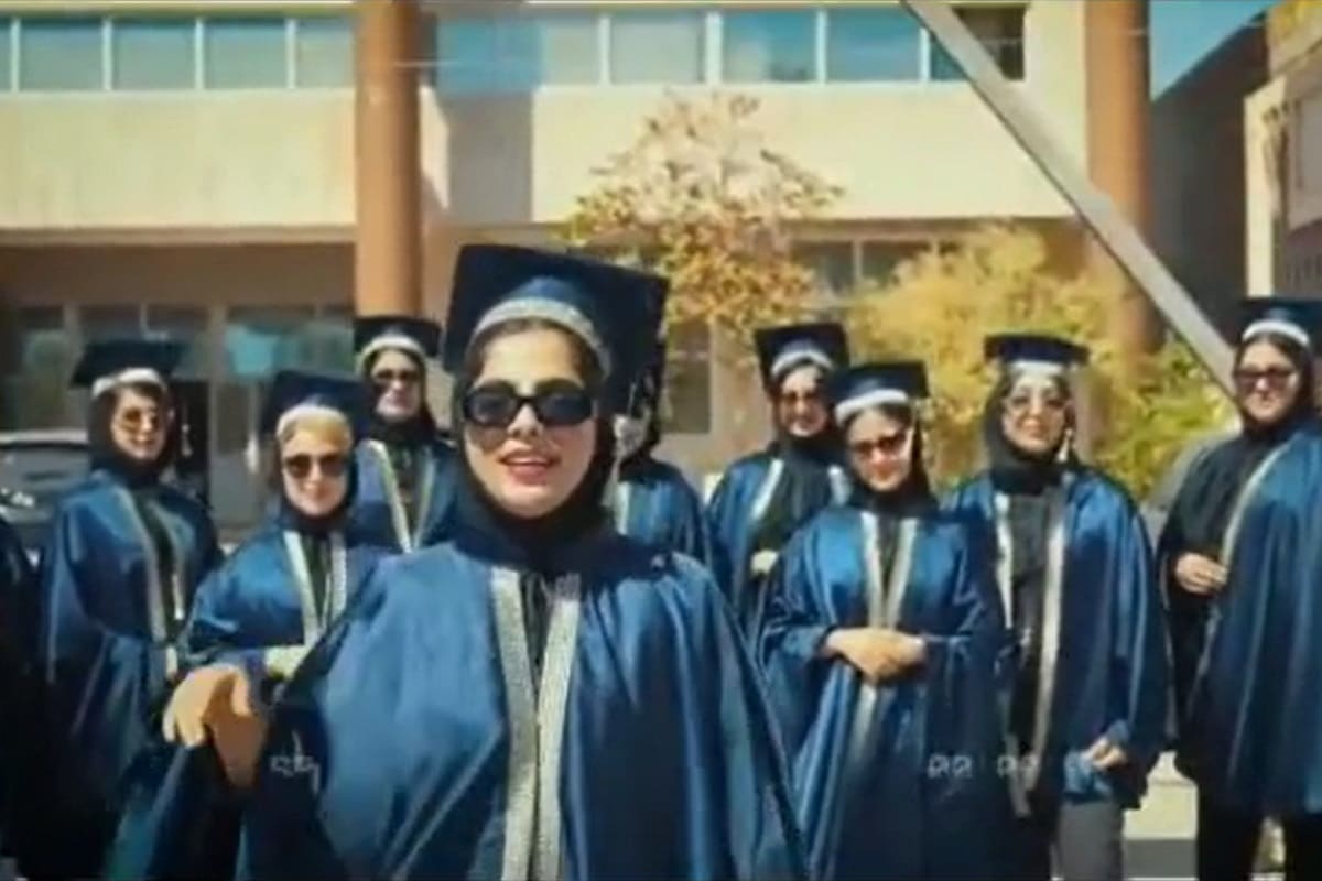 فیلم| رقص و هنجارشکنی در جشن فارغ التحصیلی دختران دانشگاه بوشهر | دیلی 3