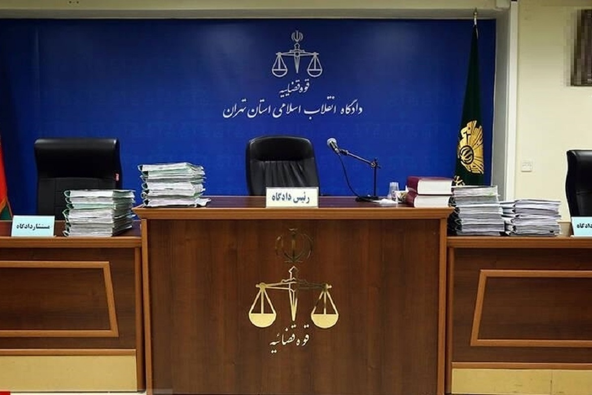 فحاشی و توهین بی شرمانه پسر معاون اول سابق قوه قضاییه به مردم فحاشی و توهین بی شرمانه پسر معاون اول سابق قوه قضاییه به مردم | دیلی 3