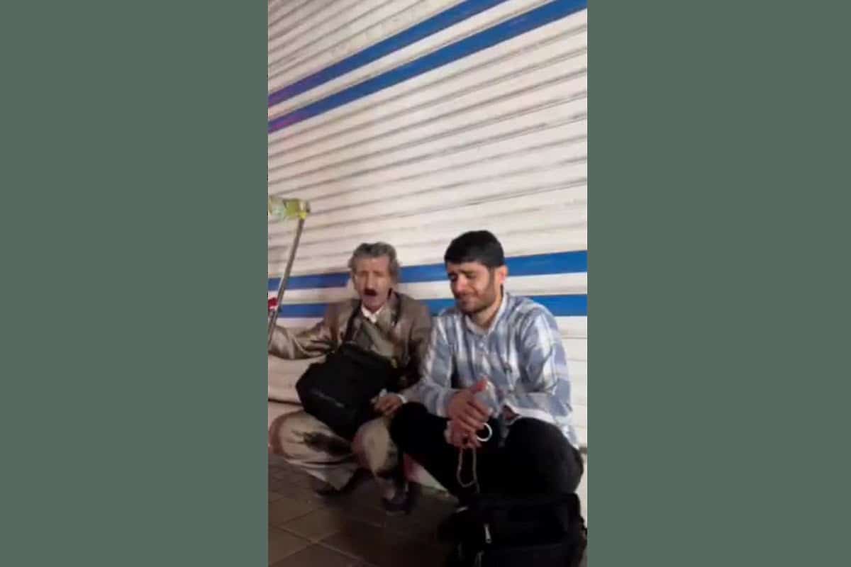 فیلم| همنشینی مداح معروف با یک نوازنده خیابانی در رشت | دیلی 3