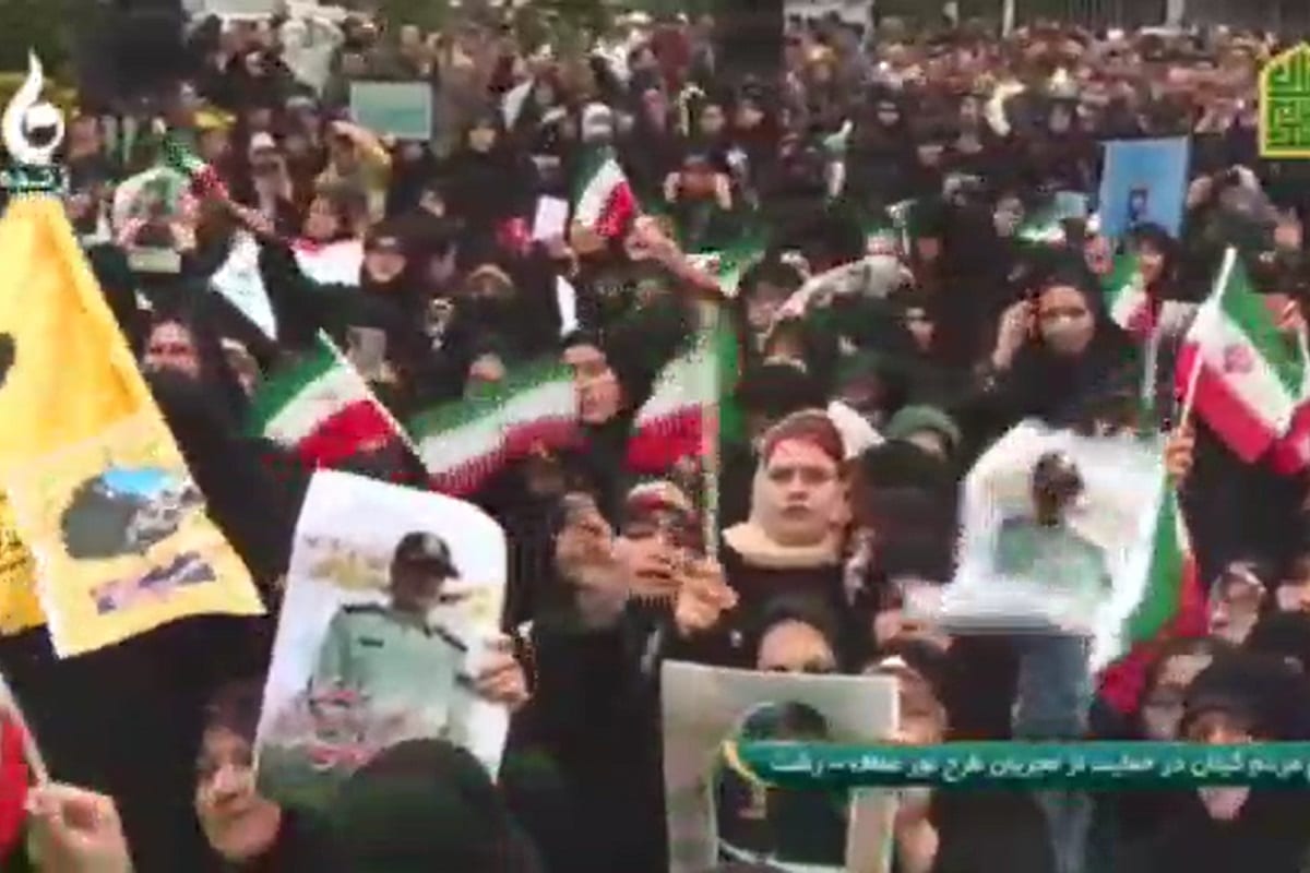 فیلم| تجمع مردم رشت در حمایت از طرح نور فراجا؛ احیای حجاب اجرای دستور خداست فیلم| تجمع مردم رشت در حمایت از طرح نور فراجا؛ احیای حجاب اجرای دستور خداست | دیلی 3