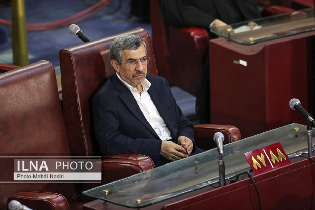 عکس| واکنش تند مشاور احمدی نژاد به توهین آمنه سادات ذبیح پور به رئیس جمهور پیشین | دیلی 3