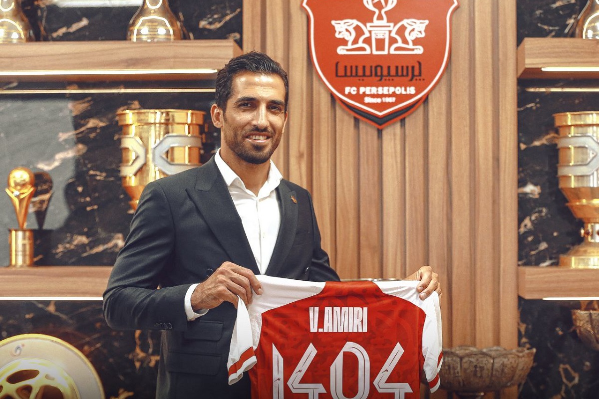 تمدید قرارداد وحید امیری با پرسپولیس تا 1404 | دیلی 3