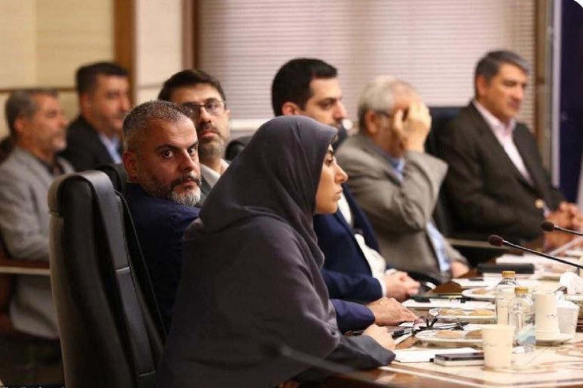 عکس| ژن خوب پسر عارف به دولت پزشکیان رسید؛ اعتراض های تند به حضور در جلسه رسمی دولت در کنار فائزه دولتی | دیلی 3