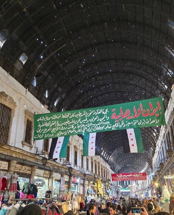 عکس| اقدام جدید تحریر الشام برای دشمنی با ایران عکس| اقدام جدید تحریر الشام برای دشمنی با ایران | دیلی 3